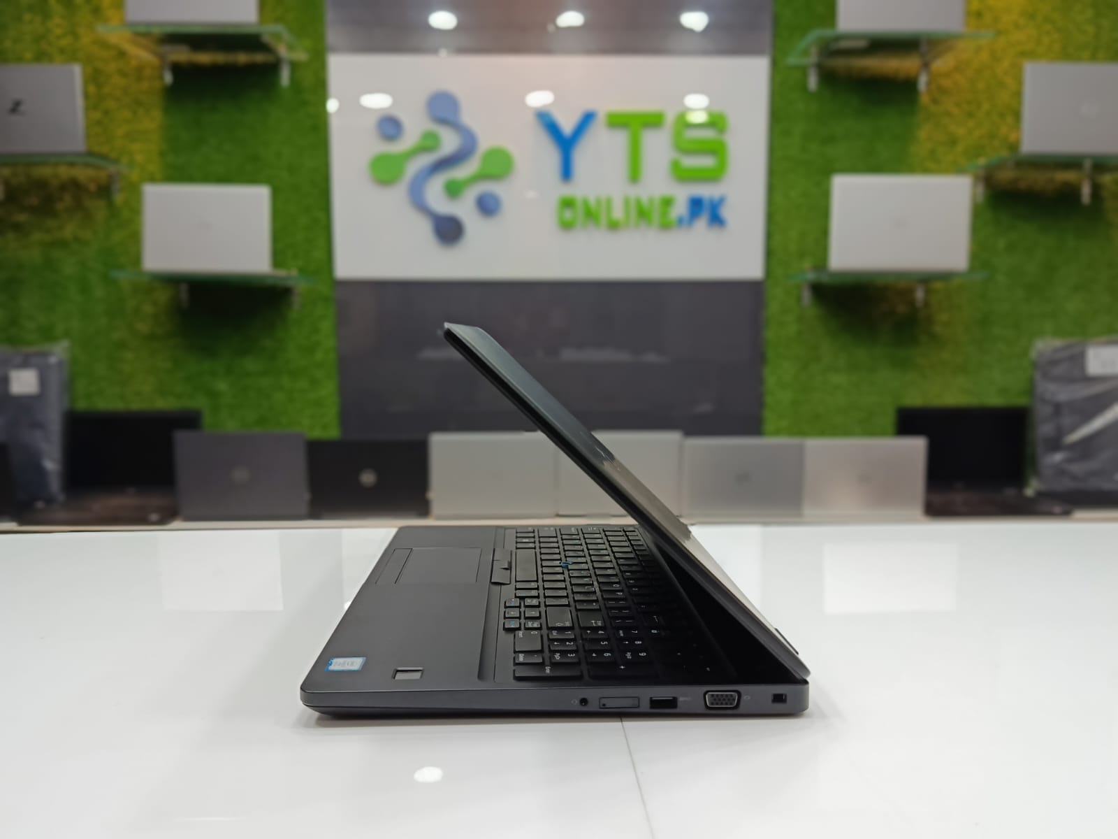 Dell Latitude 5590 | Intel Core i7-8650U | FHD Display