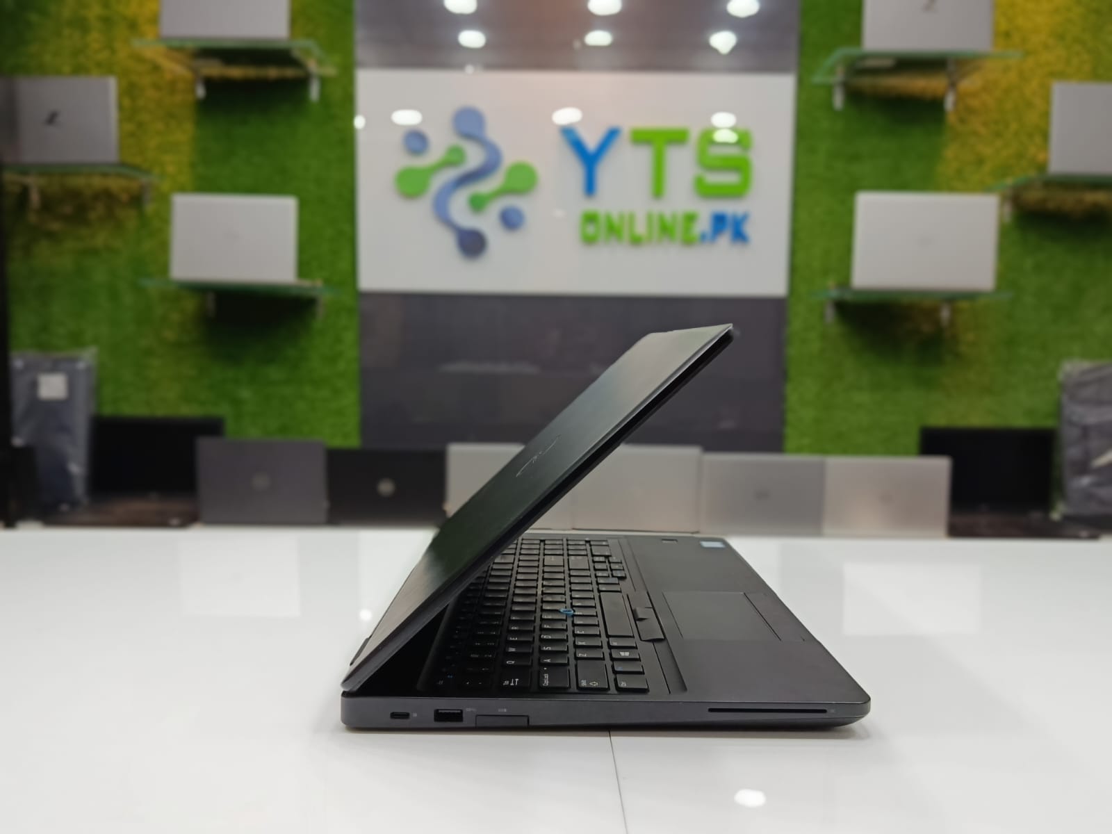 Dell Latitude 5590 | Intel Core i7-8650U | FHD Display