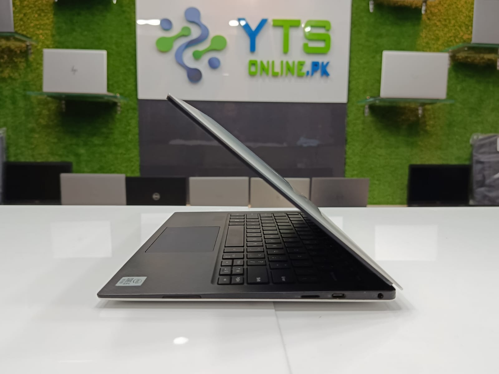 Dell XPS 13 7390 | Intel Core i5-10210U | FHD Display