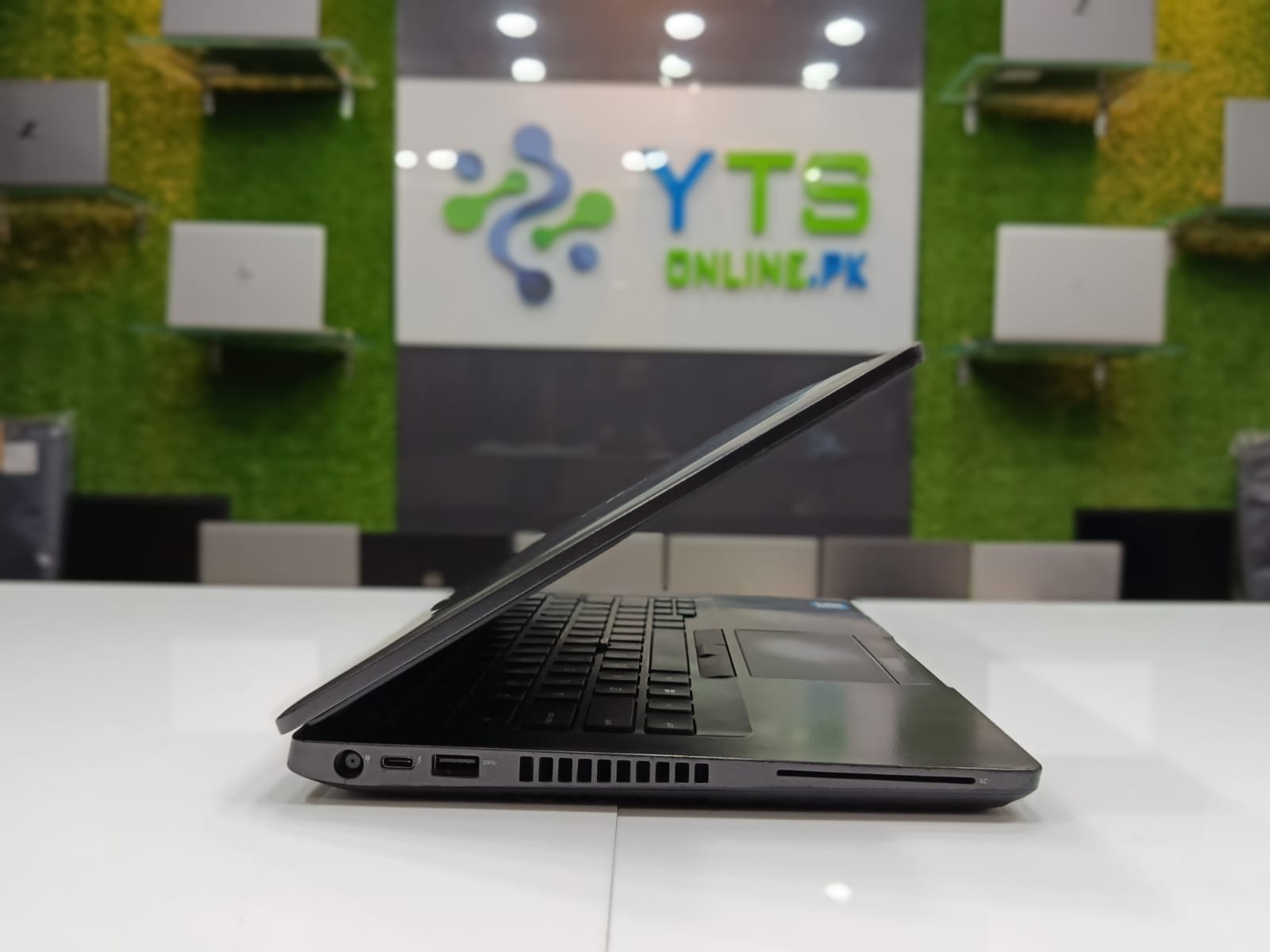 Dell Latitude 5401 | Intel Core i7 9th Gen | HD Display