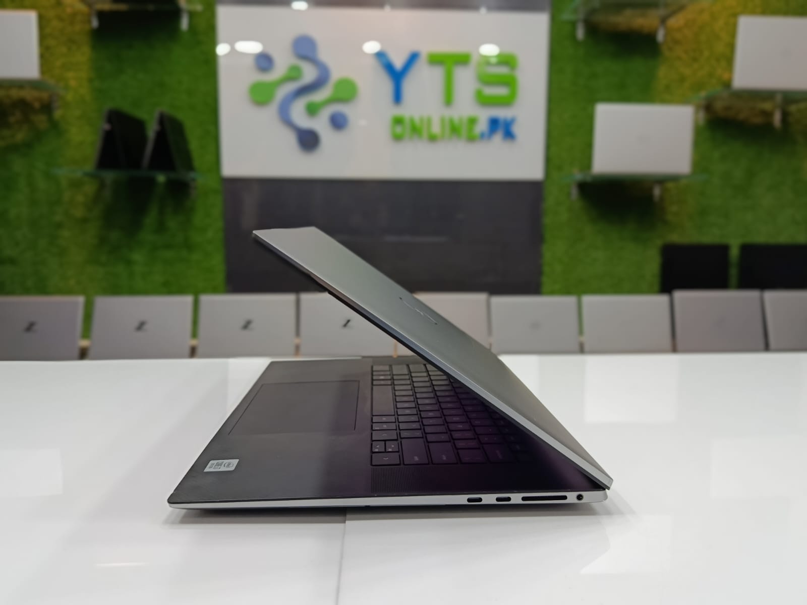 Dell Precision 5750 Workstation | Intel Core i7-10750H | 2k Display